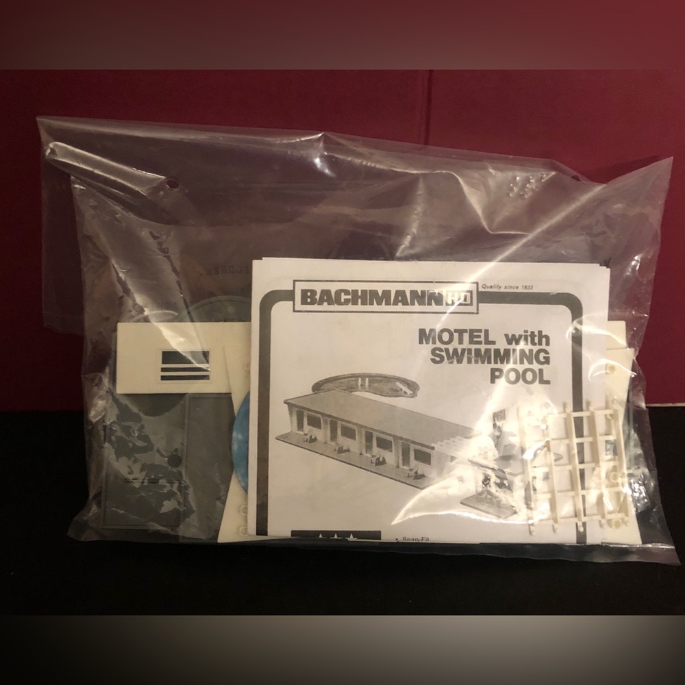Bachmann HO Motel +Swimming Pool Plasticville USA. 45214 P-4